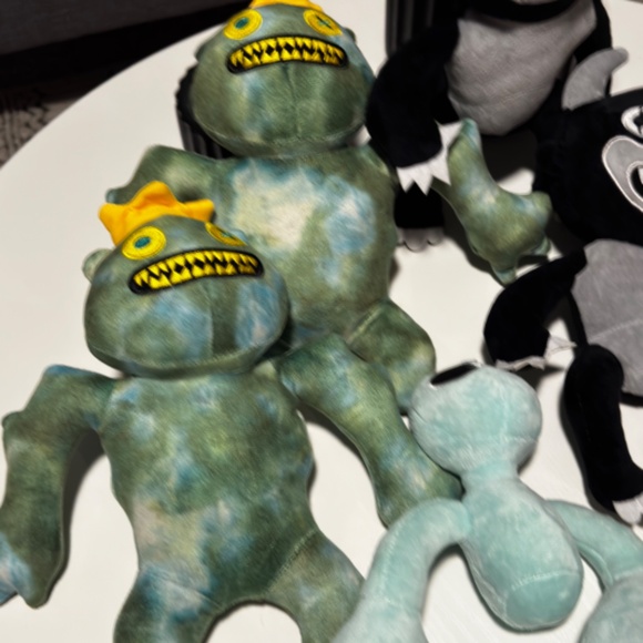 Set of Roblox Rainbow Friends Plushies - Picture 4 of 6